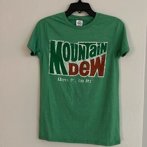 Delta Ringspun Apparel “MountainDew, Dew it, to it” color green, size small